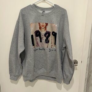 Taylor Swift “1989” Graphic Crewneck Sweatshirt